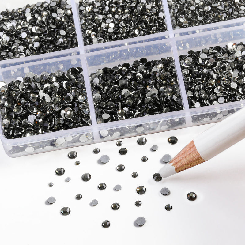 Beadsland 7200 Stück Strasssteine ​​mit flacher Rückseite, Nagelsteine, runde Kristall-Strasssteine ​​zum Basteln, gemischt in 6 Größen mit Wachsstift-Set, SS3-SS10- Crystal AB