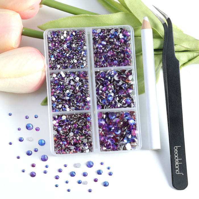 Beadsland 4300 piezas de diamantes de imitación con reverso plano, gemas para uñas, diamantes de imitación de cristal redondos para manualidades, mezcla de 6 tamaños con pinzas para recoger y kit de lápiz de cera, terciopelo morado