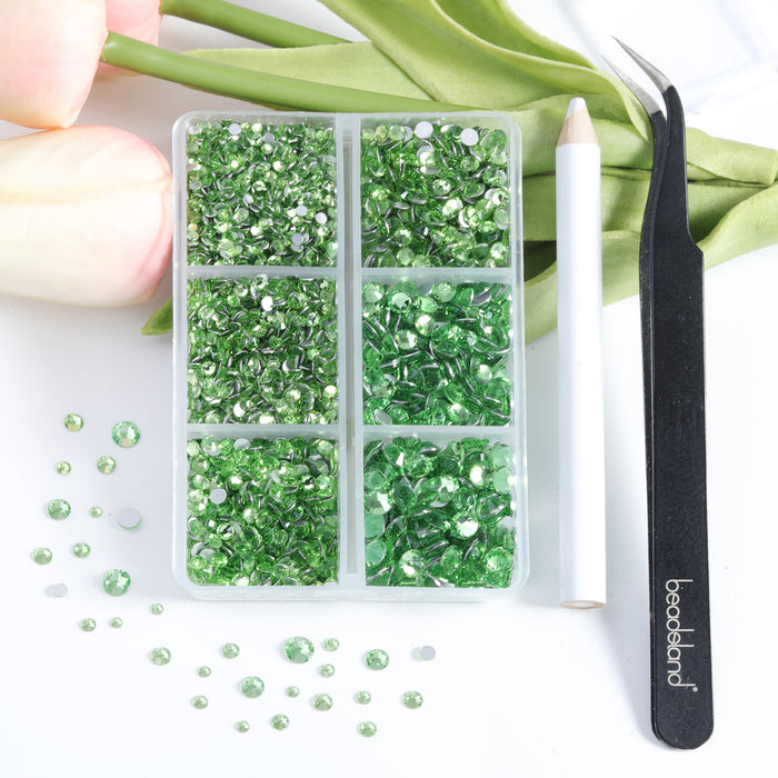 Beadsland 4300 piezas de diamantes de imitación con reverso plano, gemas para uñas, diamantes de imitación de cristal redondos para manualidades, mezcla de 6 tamaños con pinzas para recoger y kit de lápiz de cera, verde claro