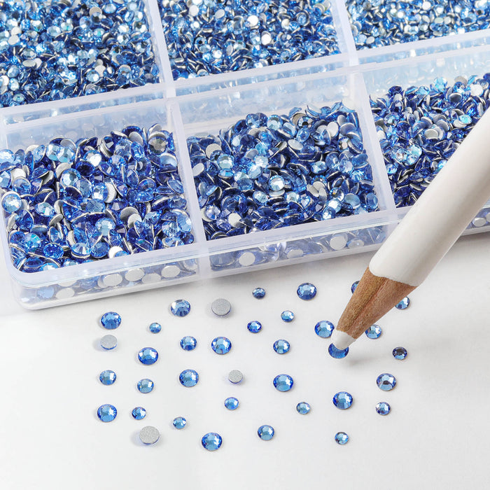 Beadsland 7200 piezas de diamantes de imitación con reverso plano, gemas para uñas, diamantes de imitación de cristal redondos para manualidades, 6 tamaños mezclados con kit de lápiz de cera, SS3-SS10, zafiro claro