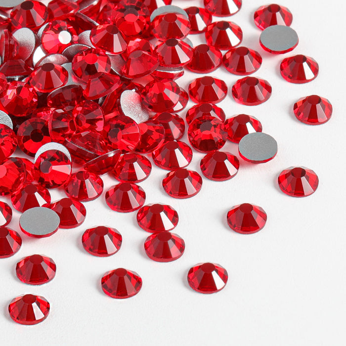 Gemas redondas de diamantes de imitación de cristal con parte posterior plana de Beadsland para decoración de uñas y pegamento para manualidades - Light Siam