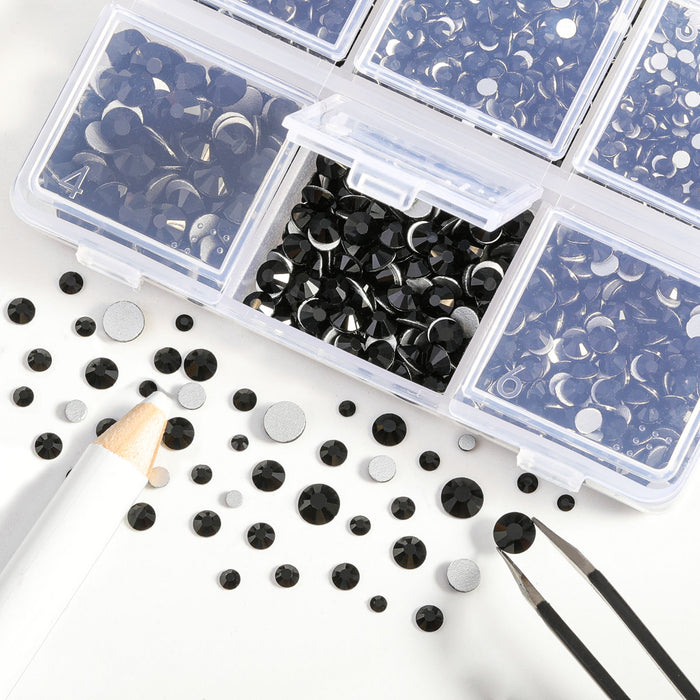 Beadsland 4300 piezas de diamantes de imitación con reverso plano, gemas para uñas, diamantes de imitación de cristal redondos para manualidades, mezcla de 6 tamaños con pinzas para recoger y kit de lápiz de cera, color negro