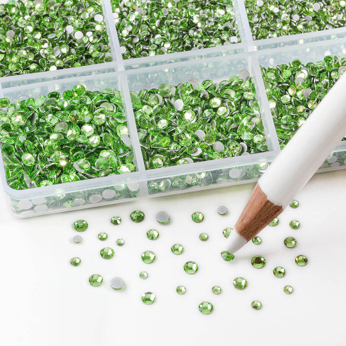 Beadsland 7200 piezas de diamantes de imitación con reverso plano, gemas para uñas, diamantes de imitación de cristal redondos para manualidades, 6 tamaños mezclados con kit de lápiz de cera, SS3-SS10, verde claro