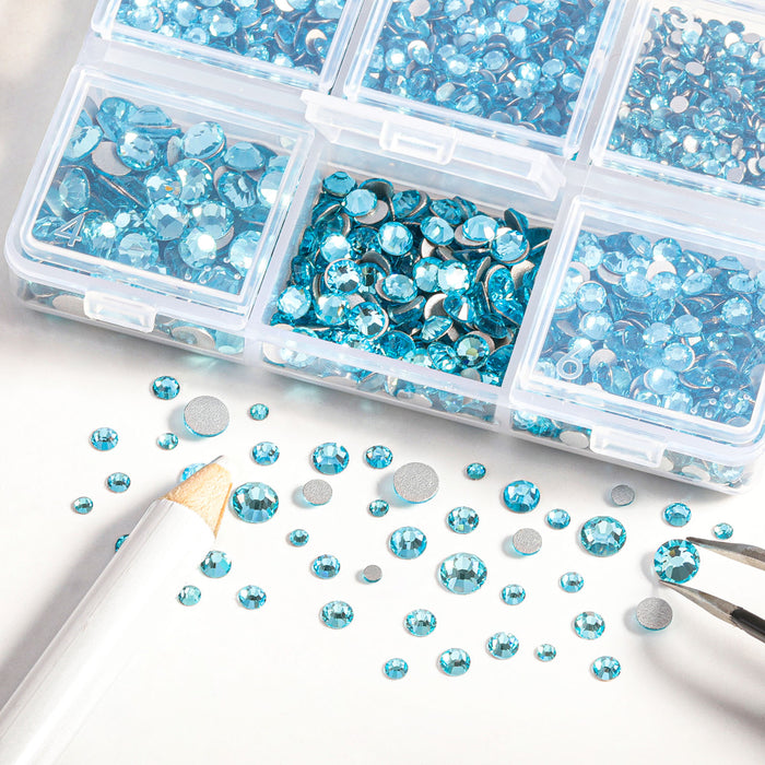 Beadsland 4300 piezas de diamantes de imitación con reverso plano, gemas para uñas, diamantes de imitación de cristal redondos para manualidades, mezcla de 6 tamaños con pinzas para recoger y kit de lápiz de cera, aguamarina