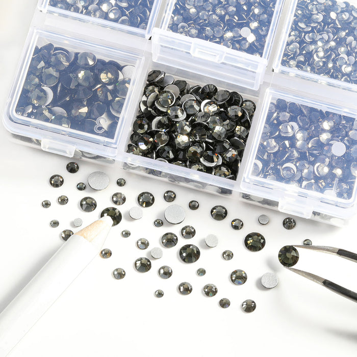 Beadsland 4300 Stück Strasssteine ​​mit flacher Rückseite, Nagelsteine, runde Kristall-Strasssteine ​​zum Basteln, gemischt in 6 Größen, mit Picking-Pinzette und Wachsstift-Set – schwarzer Diamant