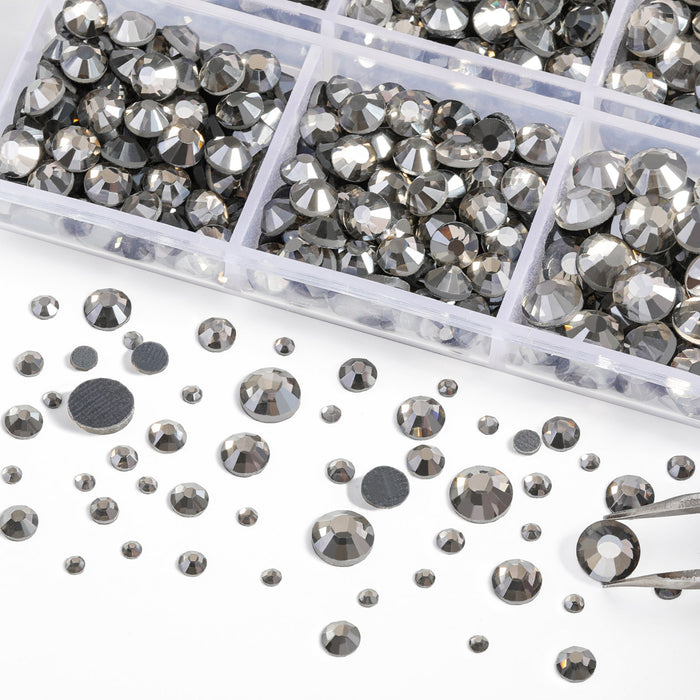6736 Stück Hotfix-Strasssteine ​​zum Basteln von Kleidung, gemischt in 5 Größen, Hotfix-Kristalle mit Pinzette und Wachsstift-Set, SS6-SS30 – schwarzer Diamant