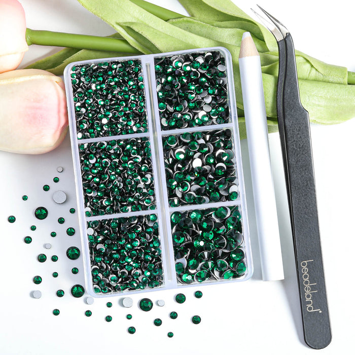 Beadsland 4300 piezas de diamantes de imitación con reverso plano, gemas para uñas, diamantes de imitación de cristal redondos para manualidades, mezcla de 6 tamaños con pinzas para recoger y kit de lápiz de cera, esmeralda